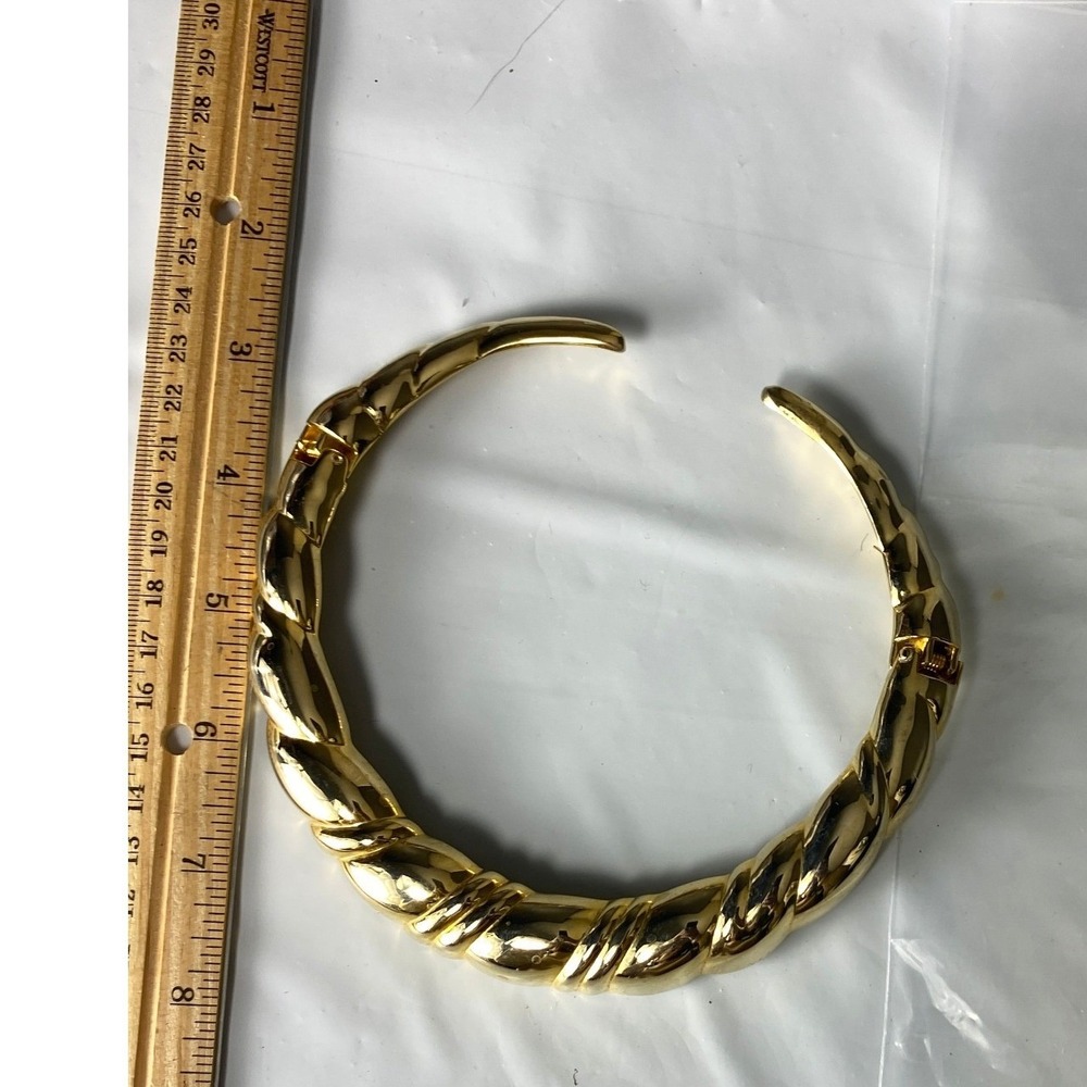 Gold Tone Chunky Twisted Ribbed Hinge Collar Choker Statement Necklace Vintage